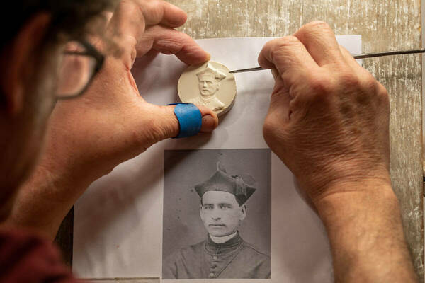 Sculpting a medallion